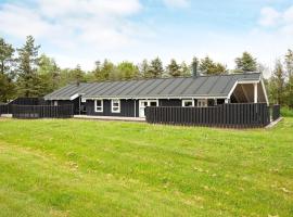 9 person holiday home in Jerup-By Traum，位于耶鲁普的酒店