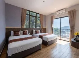 Cat Ba Viet Hoa Hotel & Residence - Pool & Bar