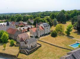 Domaine Les Malaitries - Château de La Chapelle Baloue，位于La Chapelle-Baloüe的酒店