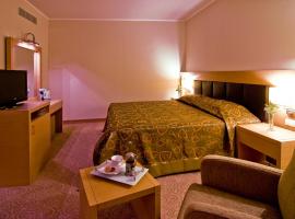 阿德林娜特马尔健康温泉酒店，位于古雷埃德米特机场 - EDO附近的酒店