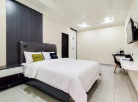 Urbanview Hotel Via Jambi，位于Sultan Thaha Airport的酒店