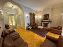 Zamalek Garden villa-at the Nile，位于开罗的乡村别墅