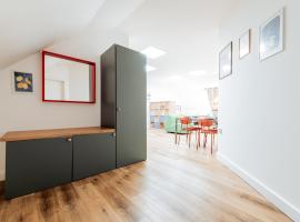 Modern Colorful Apartment Near Vranov Center，位于托普拉河畔弗拉诺夫的酒店