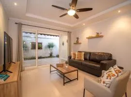 Beautiful Condo just steps from Avenida Escazu in an unbeatable location