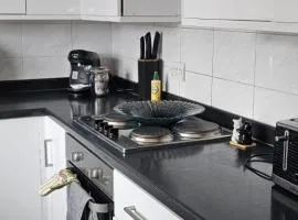 Newly refurbished near Windsor Maidenhead and Reading 20 minutes train to London with parking