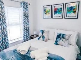 3 Bedroom House, 16 minutes to Belfast, Parking by StaybyNumbers