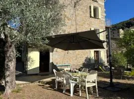 Maison De Jeannette En Pierre