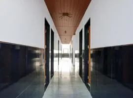 Hotel O Esta Inn