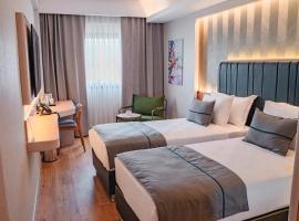 Alves Hotel，位于Konak的酒店