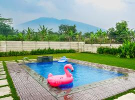 Theolive Arrea - Spacious Private Pool and Backyard，位于Warung Menteng的酒店