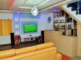 George's place service apartment，位于Sagisa的酒店