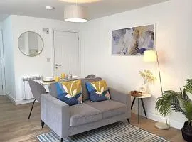 Cozy One Bed Flat at Dawe Luxury Suites - An Entire Apartment near Ely Cathedral & Train Station - The Perfect Base to Explore Ely, Cambridge, Norfolk & London - 2 Guests Max & Pet Friendly