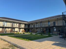 TAMIR House，位于Tosor的带停车场的酒店