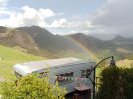 Camper Vista Hermosa，位于昆卡的酒店