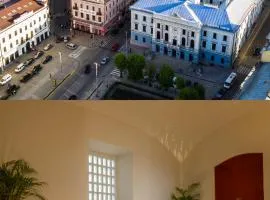 Central Square Apartments - Центральна площа міста