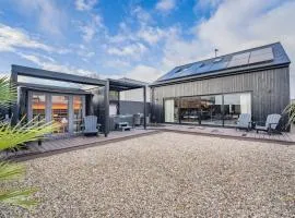 The Beach Hideaway - Lancing