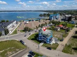 Lakefront Lookout 1BR Condo on Lakeshore Drive