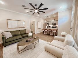Chic Townhome near LA Tech，位于拉斯顿的酒店
