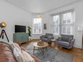 Bridge Street Luxurious 2 Bed, 2 Bathroom Apt