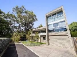 Bayscape - Modern Beachside Retreat with Ocean View