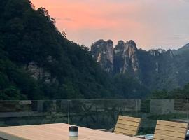 Nature Eco Designer Hotel--Avatar mountain view,Bubble Pool,Free shuttle to south gate of Park Entrance,Local trip plan & Tourism Service,Full Renovation for 10 months，位于张家界的酒店