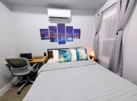 Newly Renovated 2B 2BA apt! mins to PATH & NY!