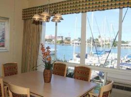 Chart House Suites and Marina，位于克利尔沃特的酒店