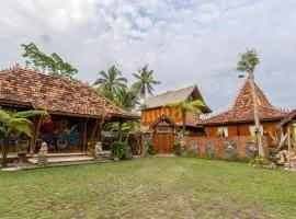Villa Kaluna - 3 Bedroom Javanese Villa in Kaliurang