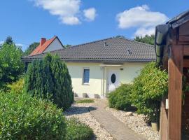 Bungalow Haus mit 3 Schlafzimmern nähe Dresden，位于Radeburg的酒店