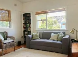 Spacious 4BR Cottage with Fireplace Fully Fenced Pet Friendly