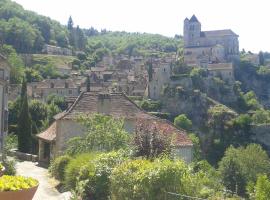 Charme, jardin et vue panoramique en plein coeur de St-Cirq，位于圣锡尔克－拉波皮的酒店