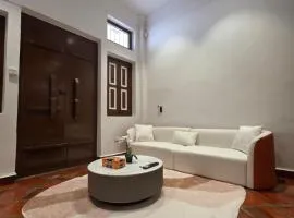 Popular! Georgetown Heritage Pre-war House 2BR
