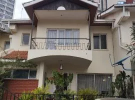 Upper Hill 3 Bedroom with car and driver