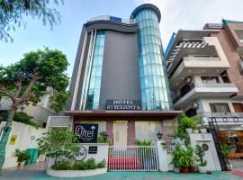 Qotel Hotel AT Residency Kaushambi Anand Vihar，位于加济阿巴德的酒店