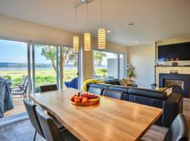 Waterfront view - Phenicia House，位于圣安娜德博普雷的酒店