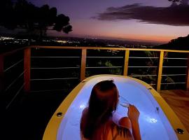 Chalé com banheira e lareira - 20 min de Gramado，位于伊格雷日尼亚的酒店