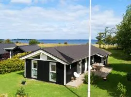 Lovely Home In Askø With Wifi