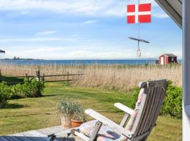 Cozy Summer House In Føns With Sea View，位于Nørre Åby的酒店