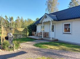Charming cottage on Kvegero，位于格内斯塔的住宿