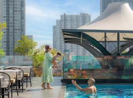 Ramada Plaza by Wyndham Bangkok Sukhumvit 48，位于曼谷的酒店