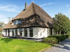 Spacious Holiday home De Pauwenhof