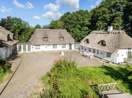 Beautiful Home In Juelsminde With Sauna，位于尤尔斯明讷的酒店