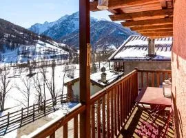 Mountain House With Alpine Views In Traverses