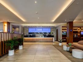 Wyndham Santiago Aeropuerto，位于圣地亚哥的酒店