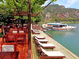 迈达斯膳食旅馆，位于达利安Sulungur Lake附近的酒店