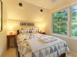 Glennwood Cottage! Coastal woodsy charm with association beach access