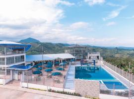 Club Campestre La Sierra，位于Fresno的酒店