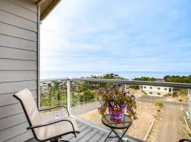 Walk to Beach WFH-Friendly Retreat in Tillamook!