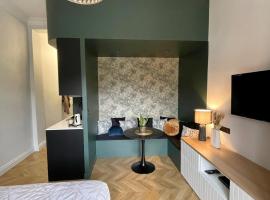 Charmant studio, séjour paisible，位于沙泰勒吉永的酒店