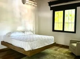 Cozy private room near airport